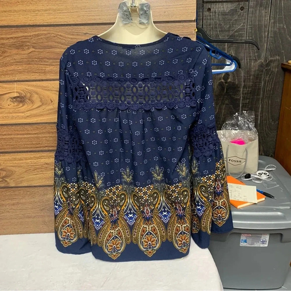 Charlotte Russe blue top size small bell sleeves crochet shouldera/arms - Picture 5 of 9